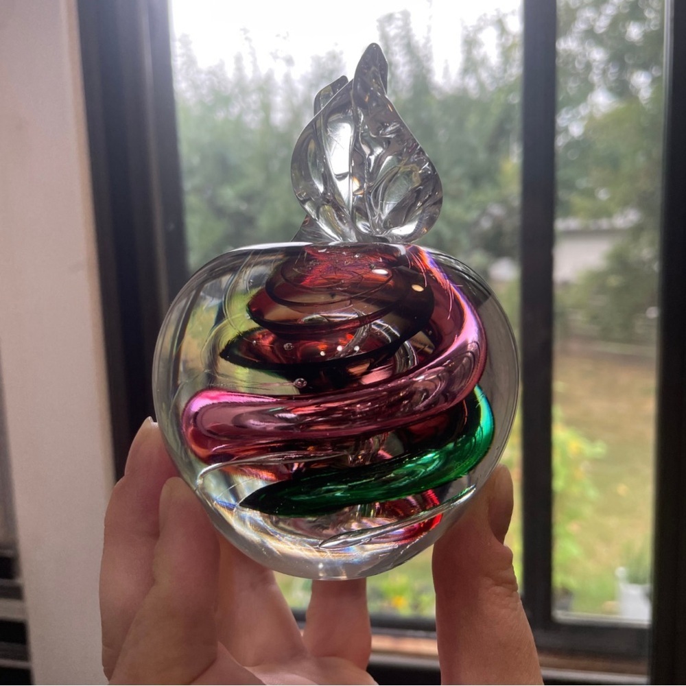 Marian Pyrcak Art Glass Apple – Green & Pink Paperweight Decor - Picture 9 of 11